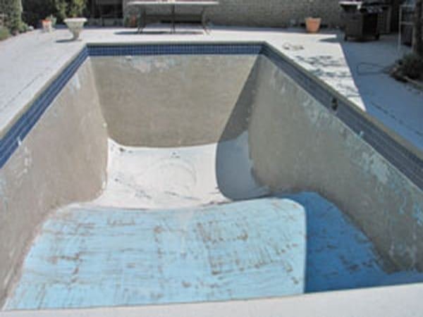 Painted Swimming Pool after mobile dustless blasting