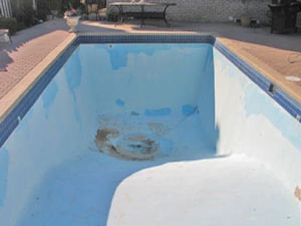 Painted Swimming Pool before mobile dustless blasting